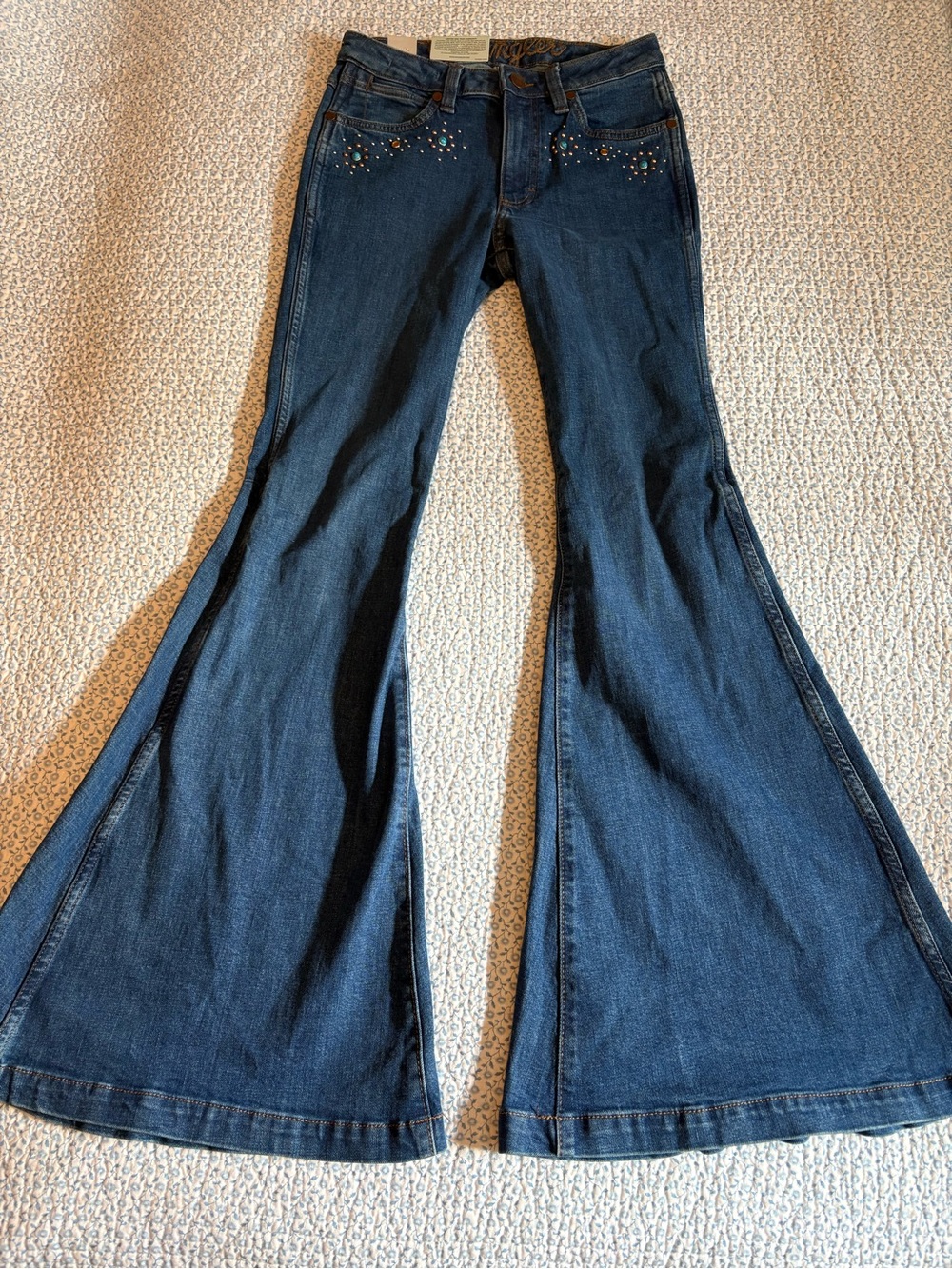 Wrangler Retro Women's Blue Flare Jeans with Rhinestone Embellishments 26x34 NWT